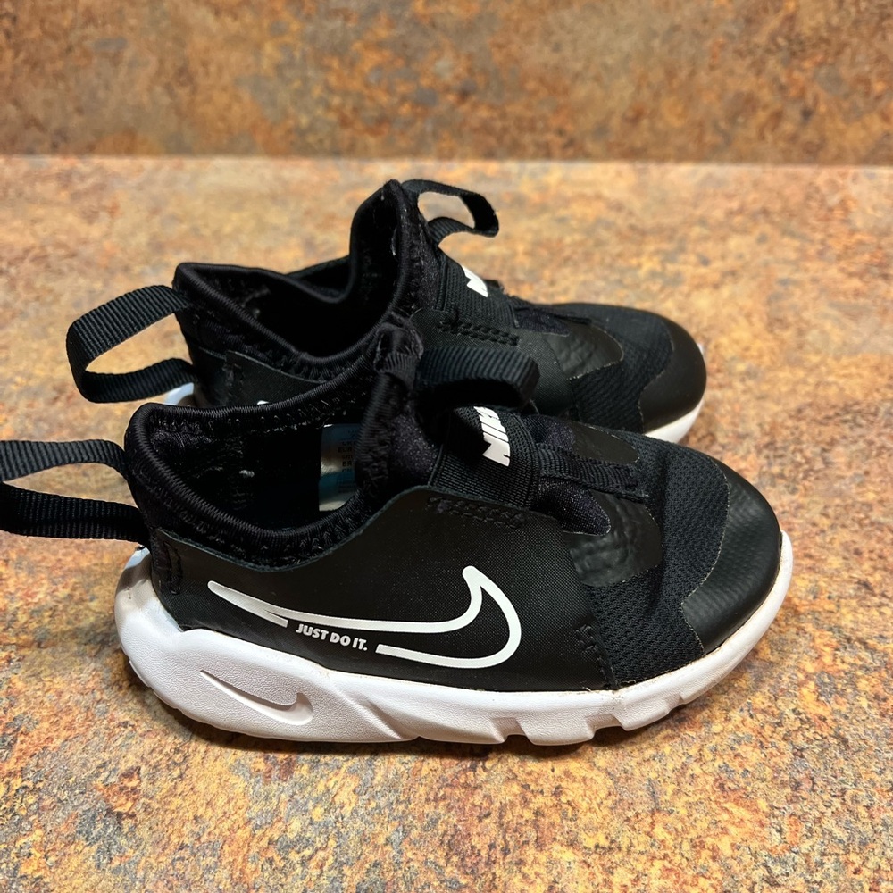Nike Flex Runner 2 - Size 7C -